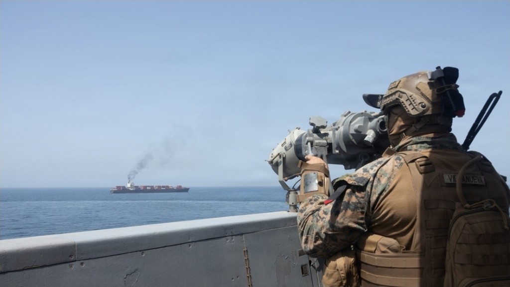 Irán ataca dos buques de EEUU con “equipos de seguridad militar” a bordo en el estrecho de Ormuz