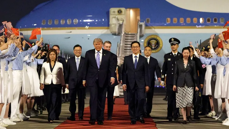 Trump arriba a China para su esperada reunión con Xi, en medio de un clima de tensión global