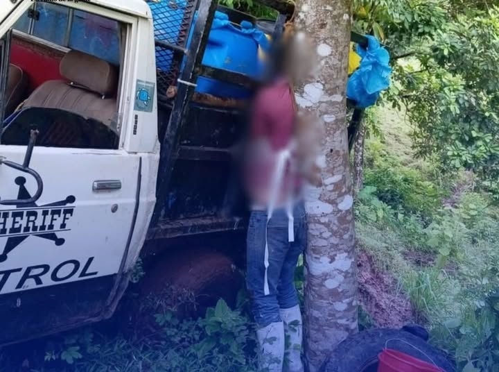 Camioneta se estrella contra un árbol cobrando la vida de un chontaleño