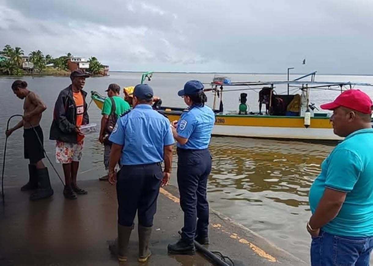 Hombre muere tras caer al agua en el muelle de Bluefields