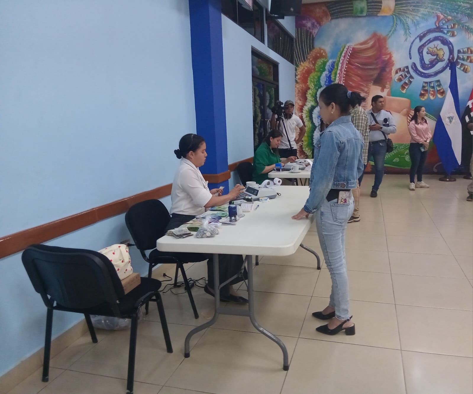 Servidores Públicos reciben su salario de marzo