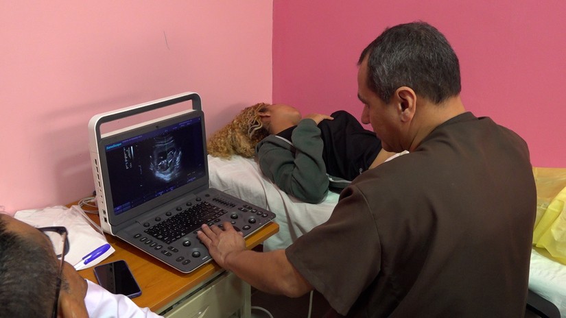 Atención especializada a mujeres embarazadas en el Centro Dra. Ligia Altamirano