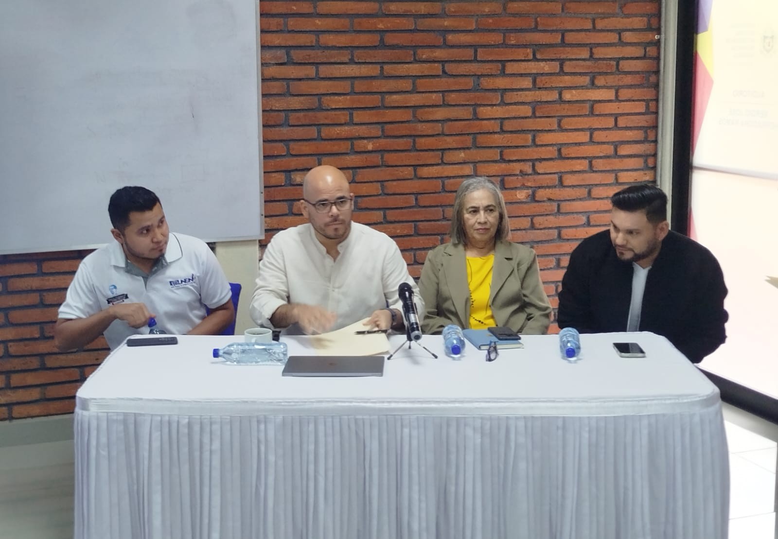 Comunicadores se capacitan sobre el uso de la Inteligencia Artificial