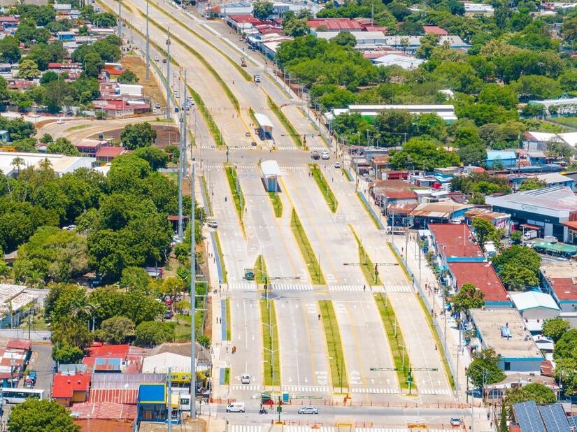 Pista Héroes de la Insurrección avanza a paso firme y genera importantes fuentes de empleo