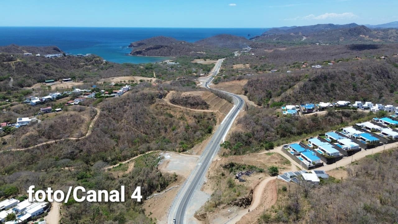 Familias reciben II tramo de la Carretera Costanera