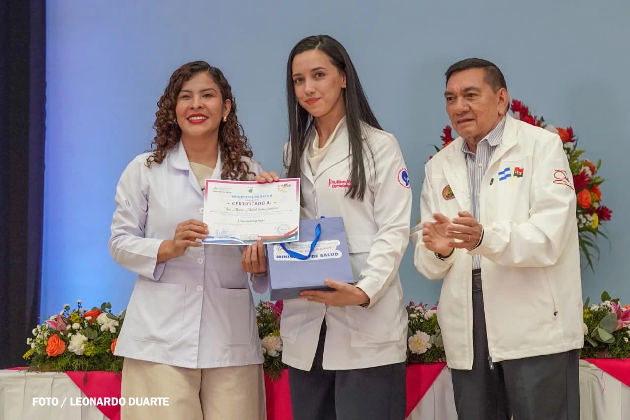 Se realizan graduación de 217 médicos en subespecialidades y especialidades