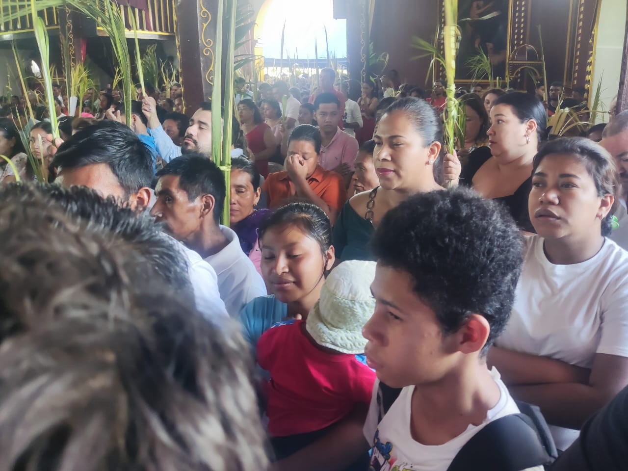 Feligreses celebran Domingo de Ramos