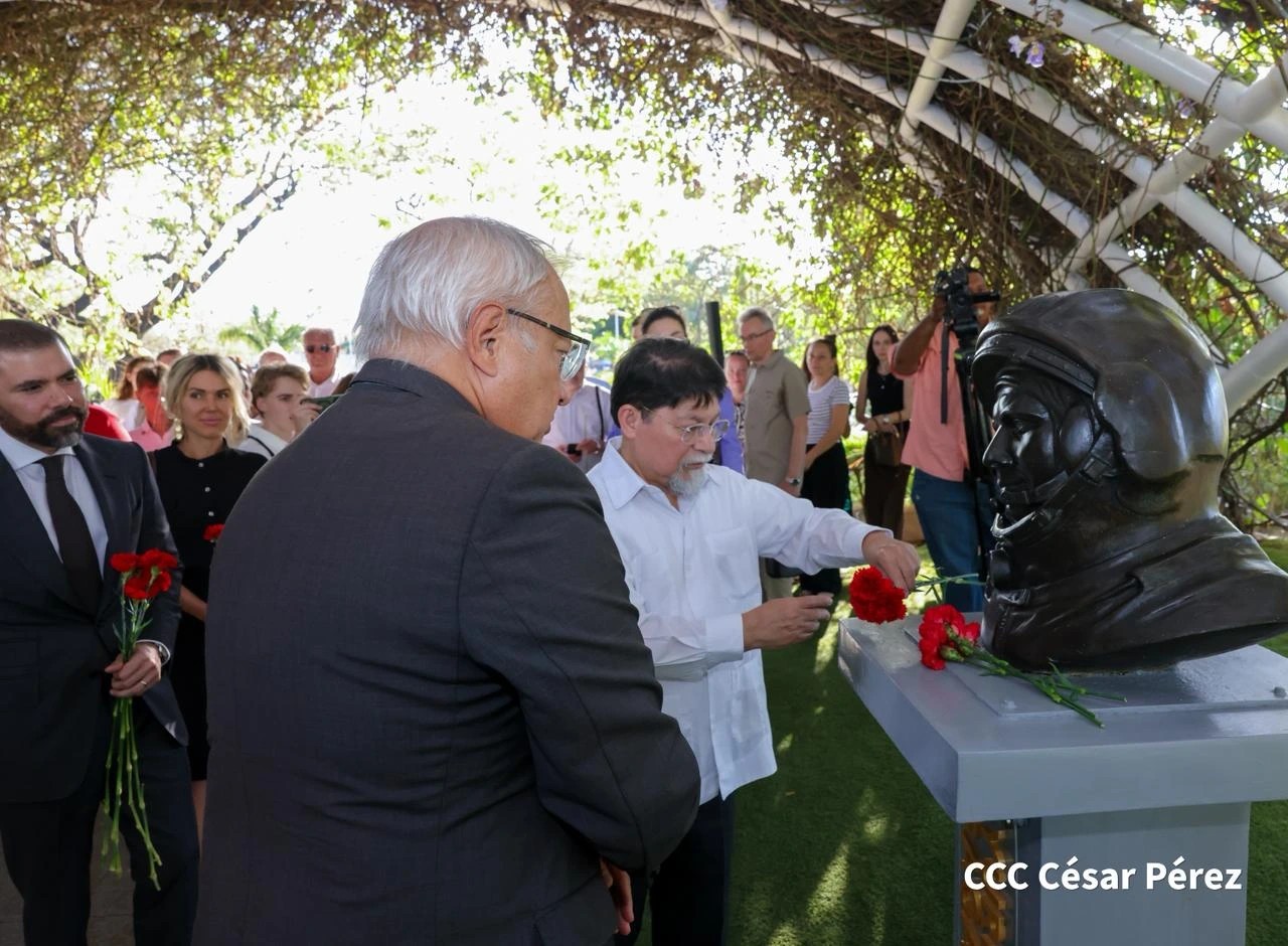 Rinden homenaje a Yuri Gagarín