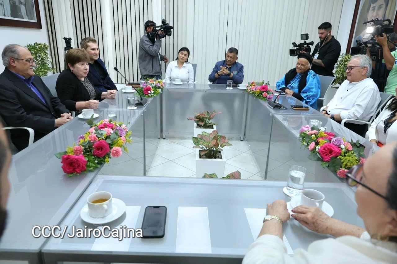 Asamblea Nacional recibe a familiares del evangelista Yiye Ávila