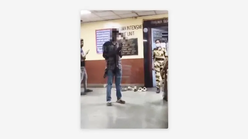 Revisa su celular tranquilamente con un machete incrustado en su cabeza