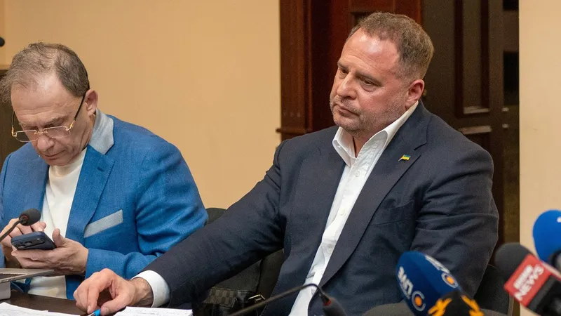 Arrestan a la ex mano derecha de Zelenski en relación con un caso de blanqueo de capitales