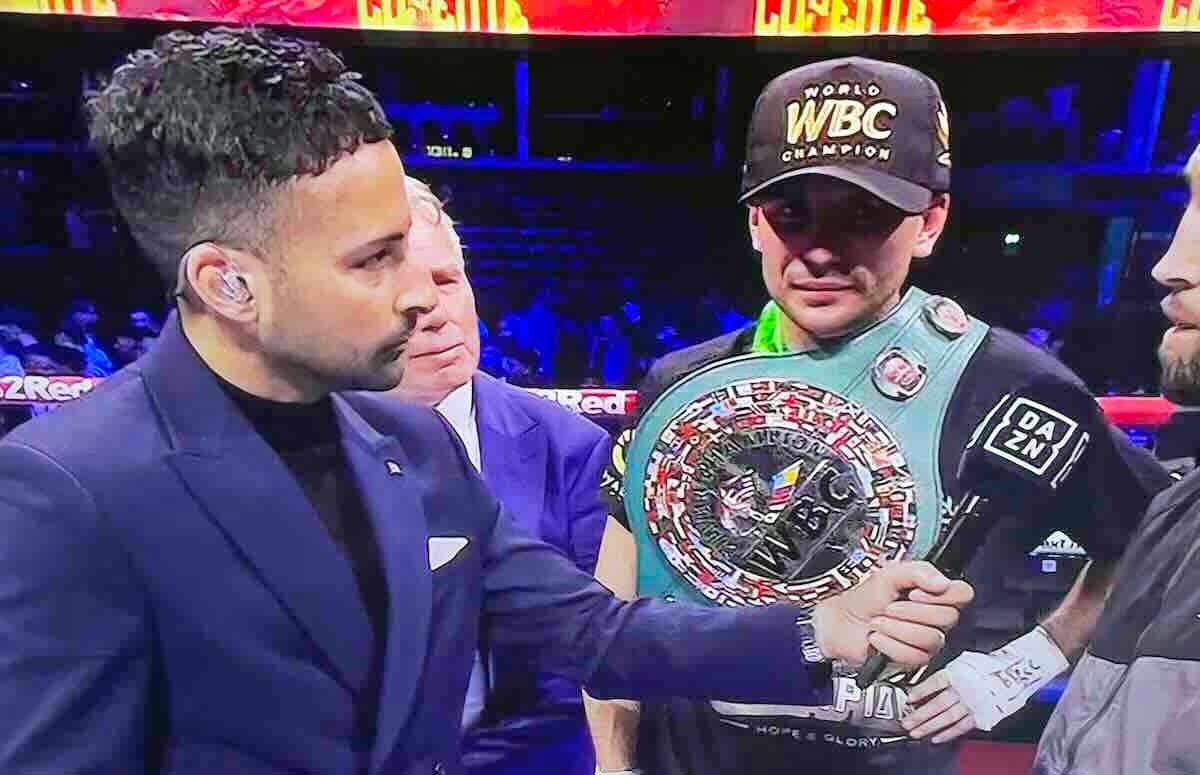 Cristóbal Lorente se impone a Nathaniel Collins en eliminatoria pluma del CMB