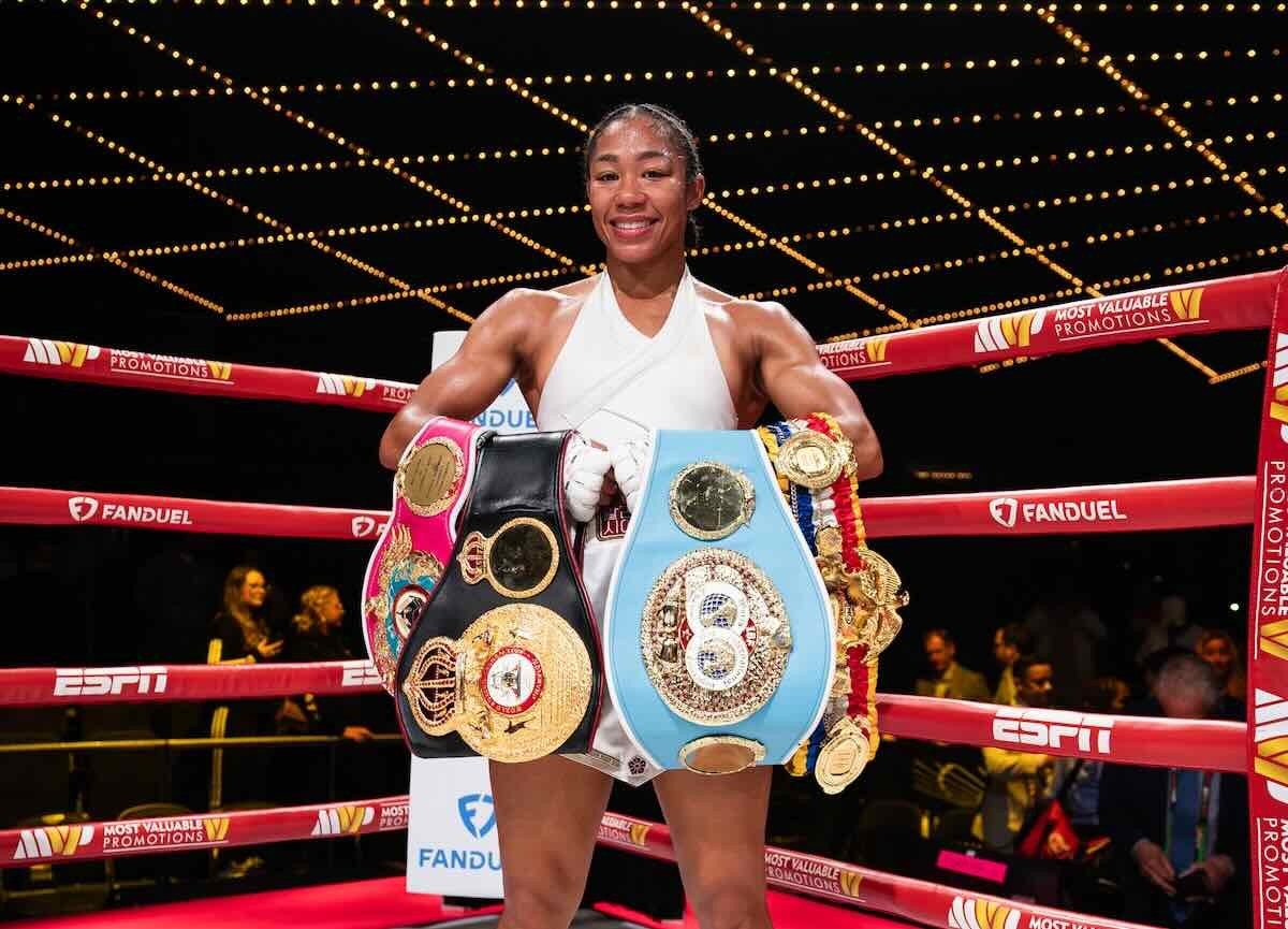 Alycia Baumgardner retiene el título unificado de campeona mundial superpluma