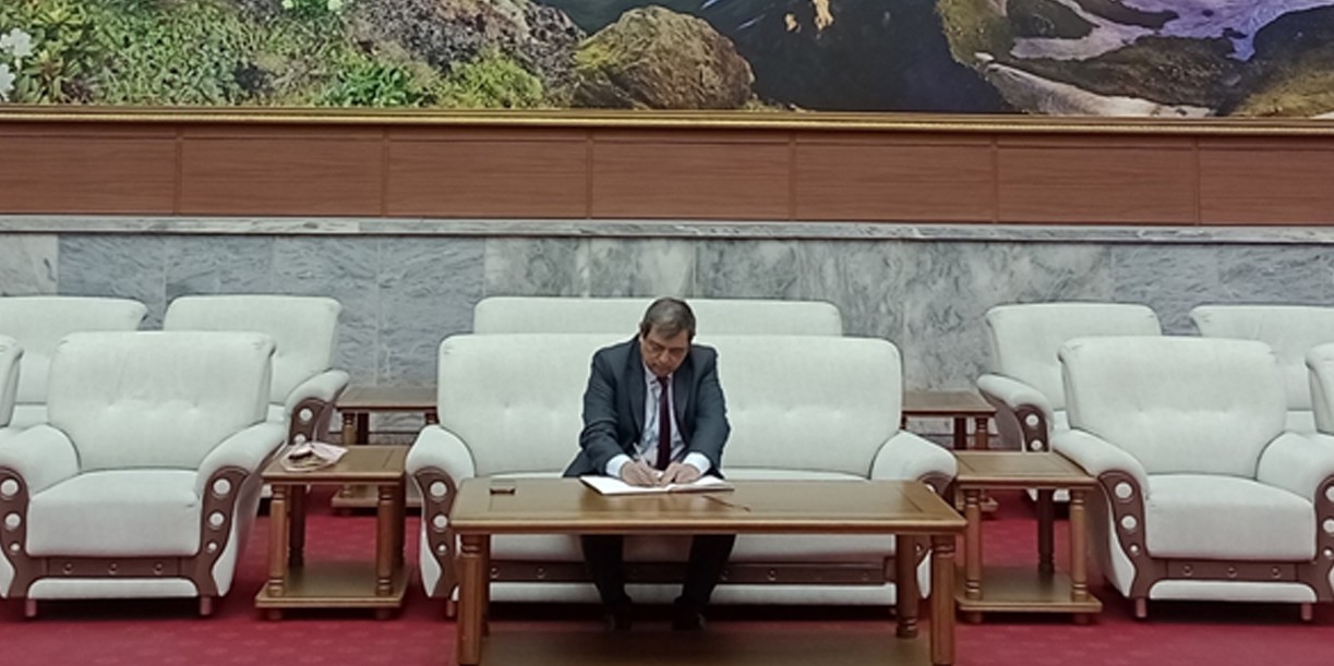 Delegación nicaragüense honra la historia del pueblo coreano en el Arco del Triunfo