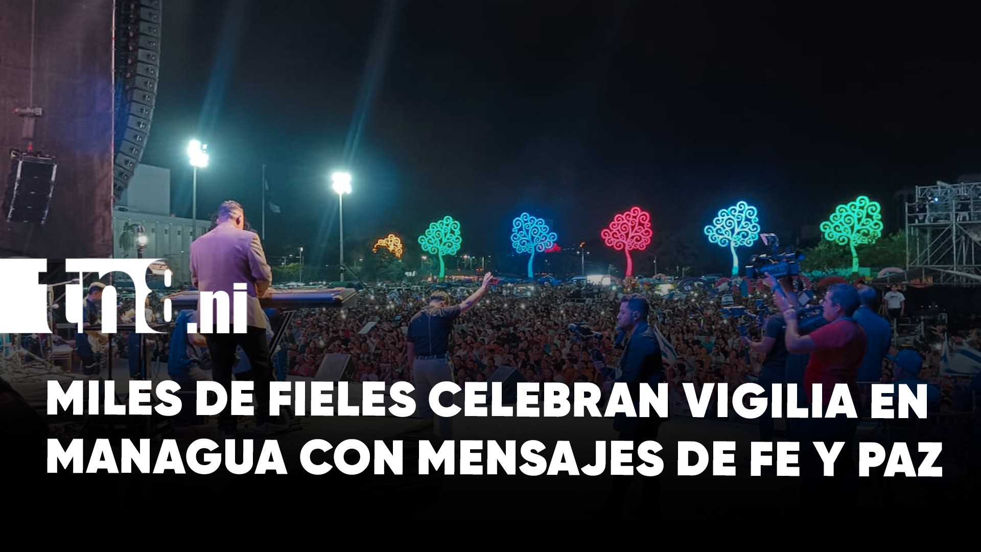 Vigilia reúne a miles de familias por aniversario de Iglesia Ríos de Agua Viva...