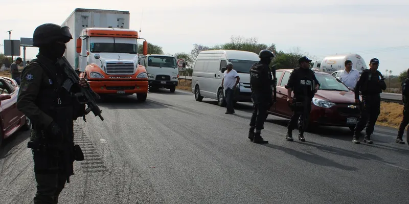 Masacre en México: abandonan 10 cuerpos en carreteras, seis estaban desmembr*dos