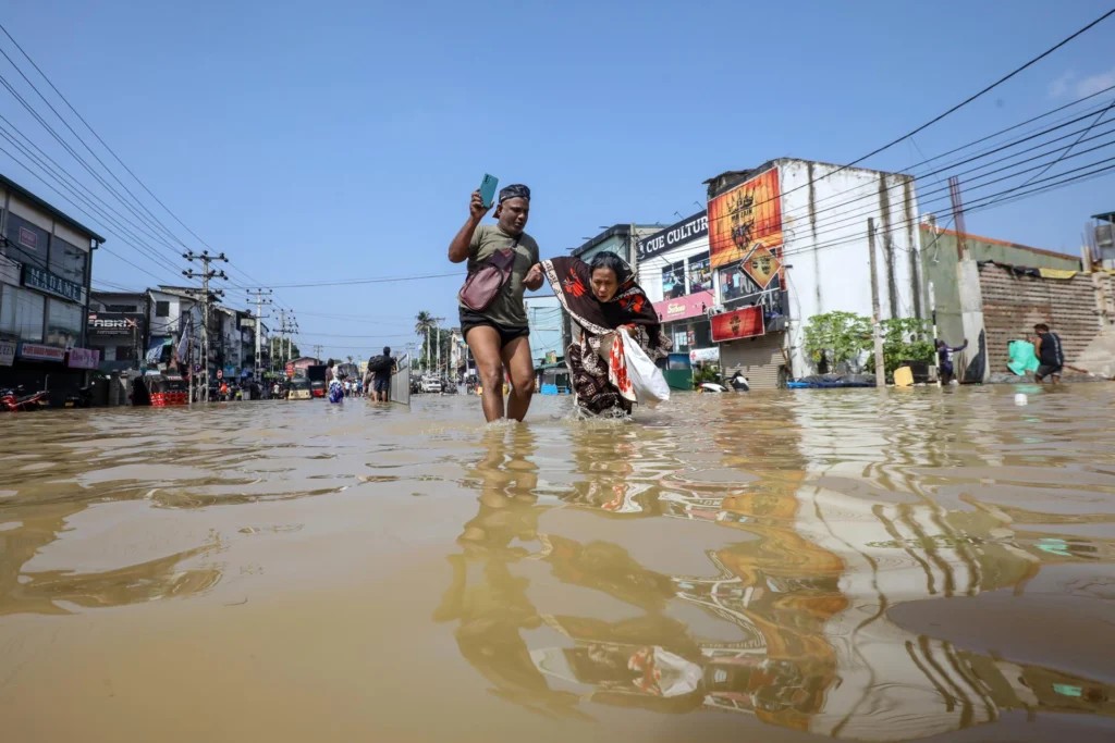 Lluvias y deslizamientos provocan catástrofe en Sri Lanka e Indonesia