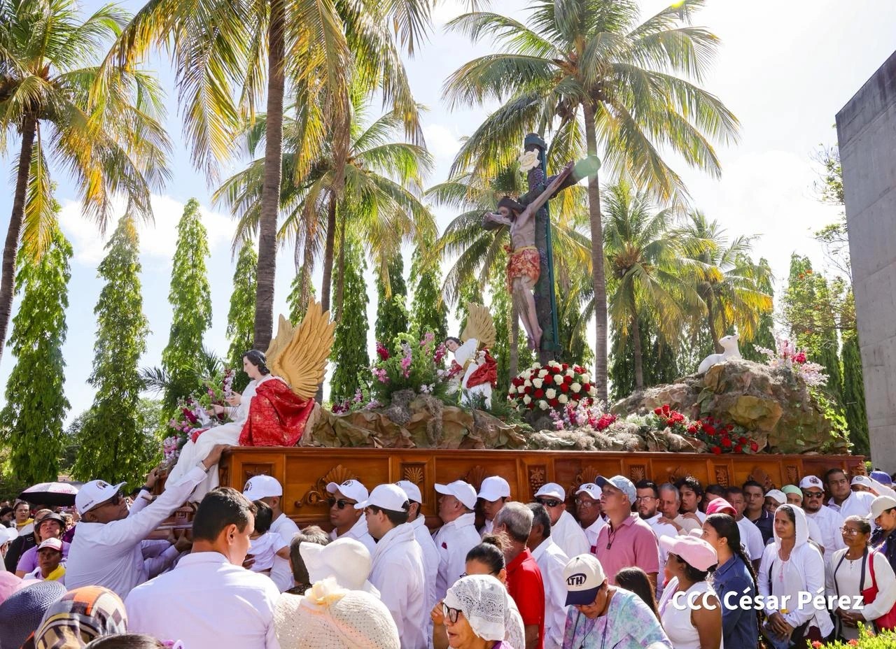 Miles de fieles se reúnen en la Catedral de Managua por el Viacrucis de Viernes Santo