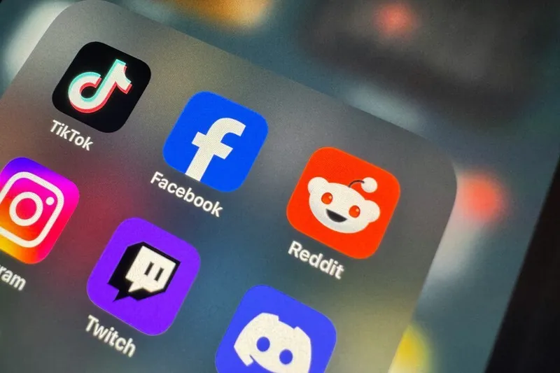 Reddit era una de las últimas plataformas refugio de los internautas. Acaba de dar un paso en una dirección preocupante